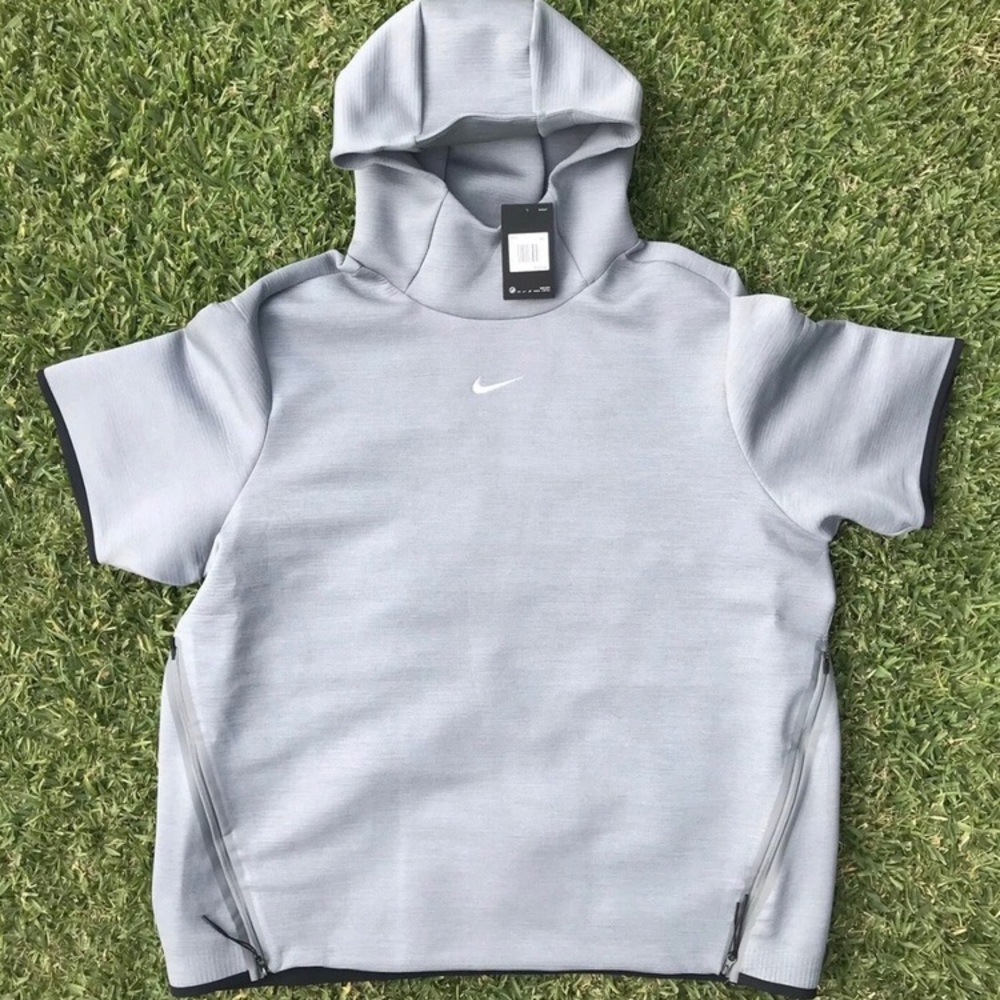 Nike men’s therma wear short sleeve travel hoodie
